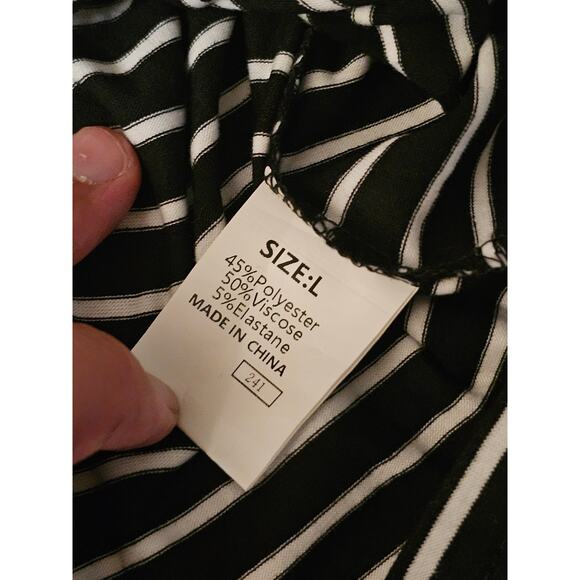 NWT Merry Christmas Shirt w Dog on it Womens Long Sleeve Striped Size Large (791 - Picture 4 of 6